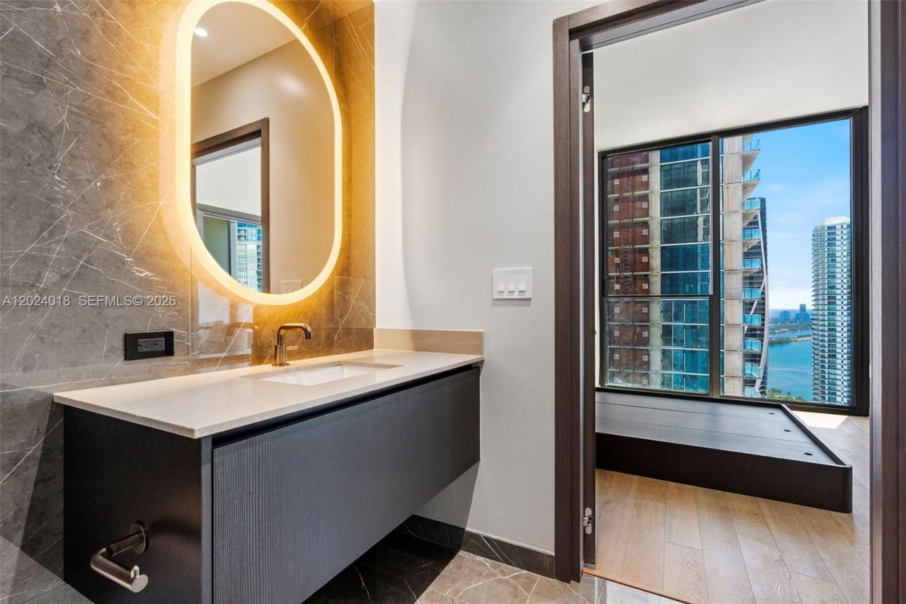 20 NE 11th 20 NE 11th St, Unit 4504, Miami, FL 33132 Photo