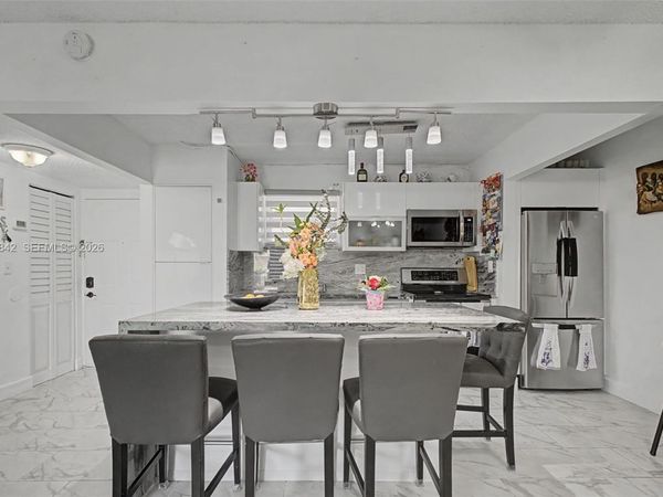 399 NW 72nd Ave , Unit 320, Miami, FL 33126