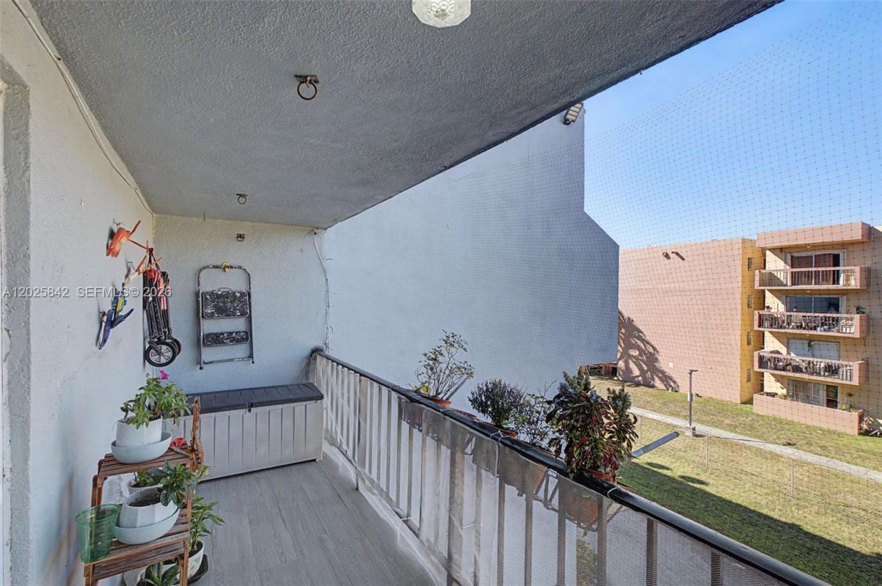 399 NW 72nd Ave , Unit 320, Miami, FL 33126 Photo