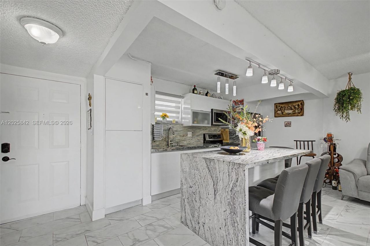 399 NW 72nd Ave , Unit 320, Miami, FL 33126 Photo