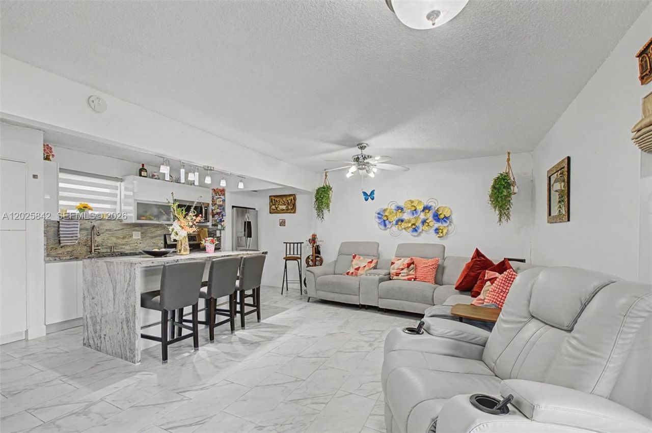 399 NW 72nd Ave , Unit 320, Miami, FL 33126 Photo