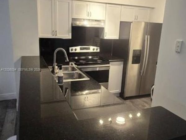 530 S Park Rd , Unit 17-11, Hollywood, FL 33021