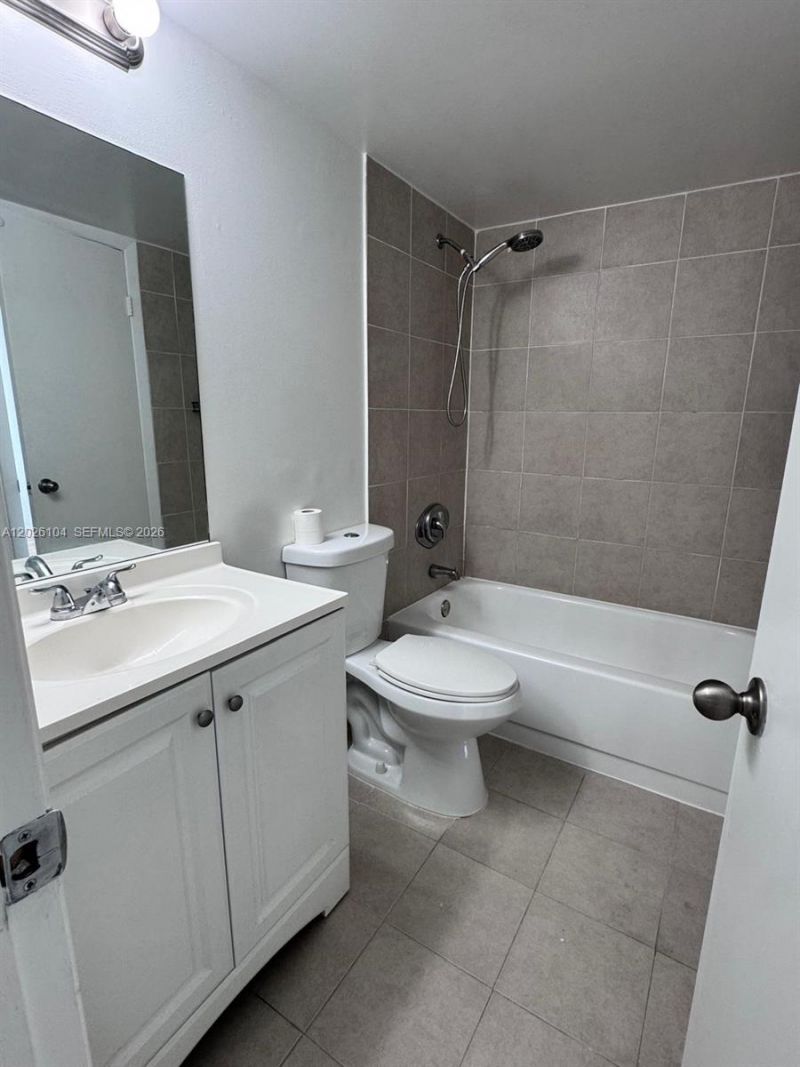 8600 SW 212th St, Unit 308, Cutler Bay, FL 33189 Photo