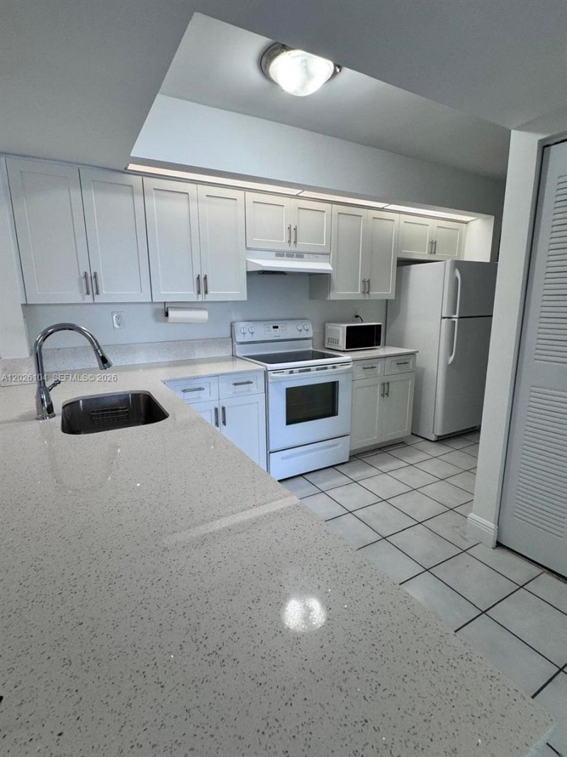 8600 SW 212th St, Unit 308, Cutler Bay, FL 33189 Photo