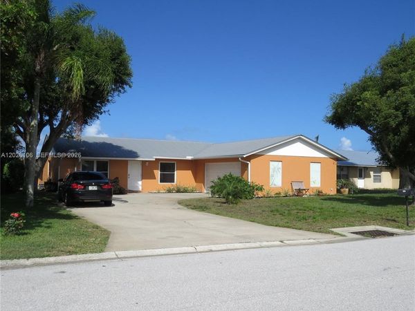 9051 SE Eagle Ave , Hobe Sound, FL 33455