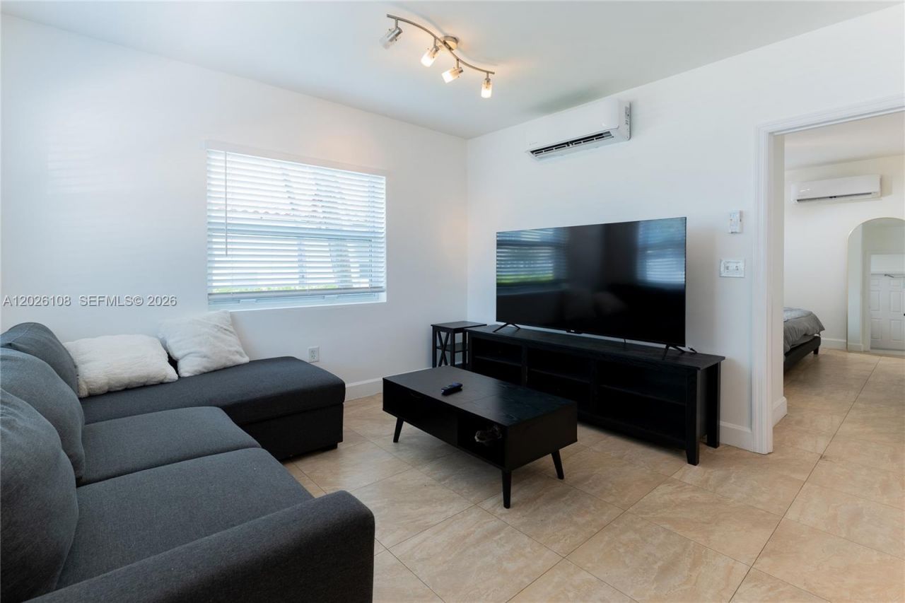 335 Georgia St , Hollywood, FL 33019 Photo