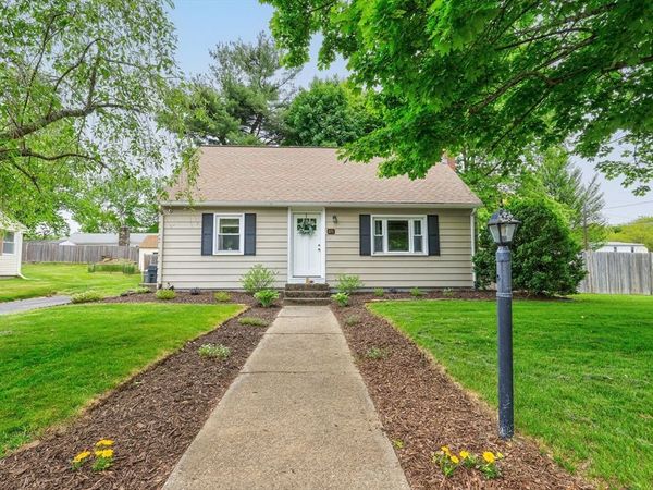 14 Amherst St, Grafton, MA 01536