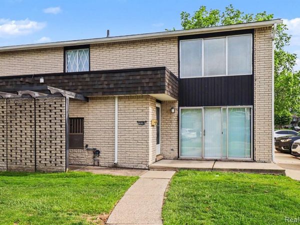 8232 Karam Boulevard, Warren, MI 48093