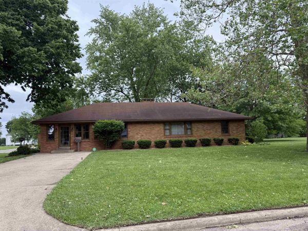 1048 Warren Street, Henry, IL 61537
