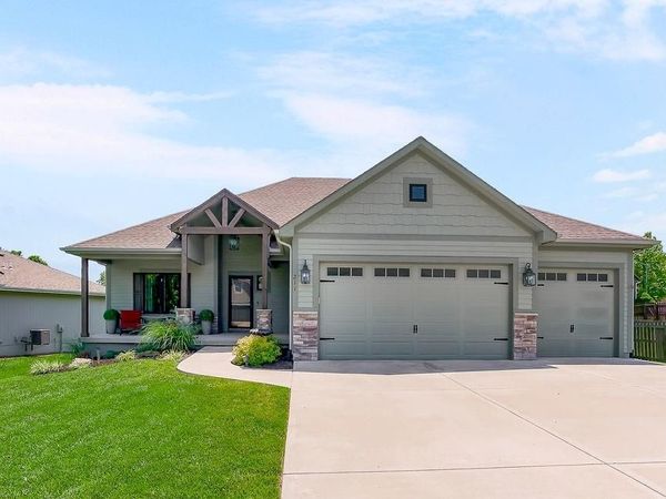 211 Broadmoor Drive, Louisburg, KS 66053