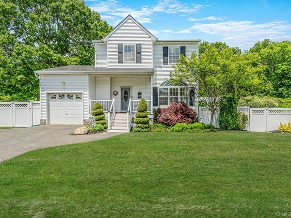3 Iowa Avenue , Port Jefferson Station, NY 11776