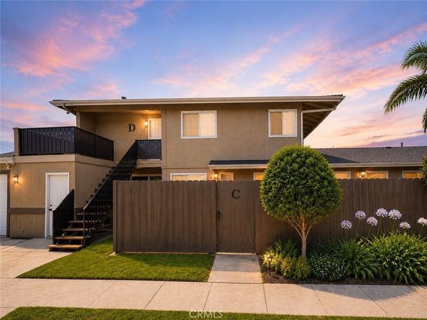 17092 Emerald, Unit E, Huntington Beach, CA 92647