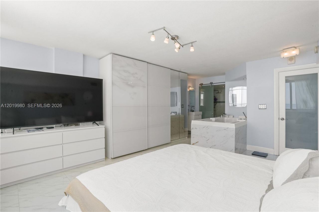 7135 Collins Ave , Unit 712, Miami Beach, FL 33141 Photo