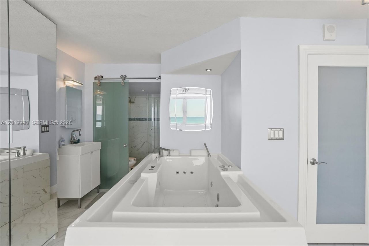 7135 Collins Ave , Unit 712, Miami Beach, FL 33141 Photo