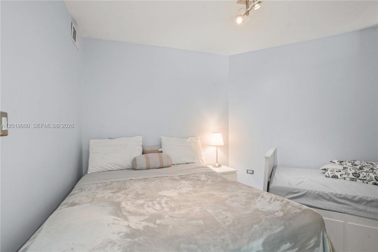 7135 Collins Ave , Unit 712, Miami Beach, FL 33141 Photo