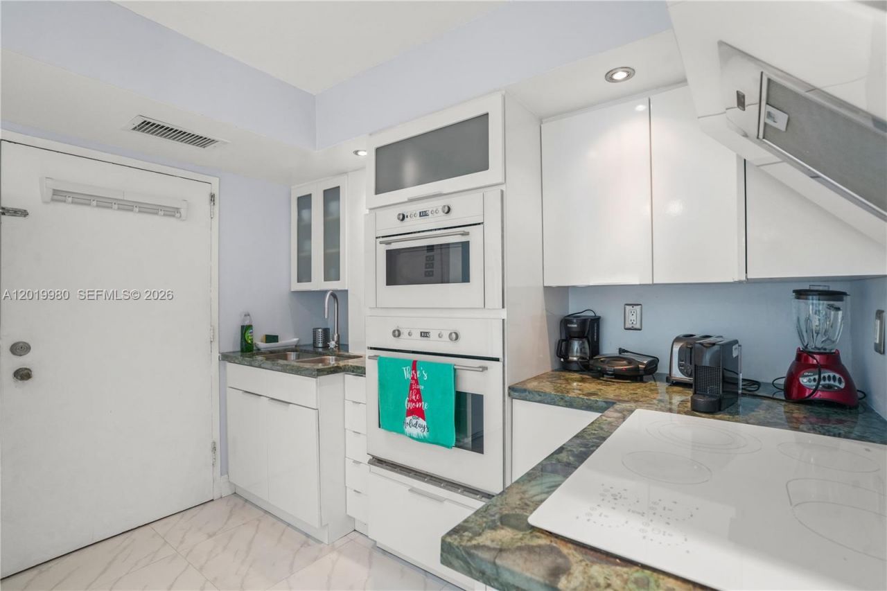 7135 Collins Ave , Unit 712, Miami Beach, FL 33141 Photo
