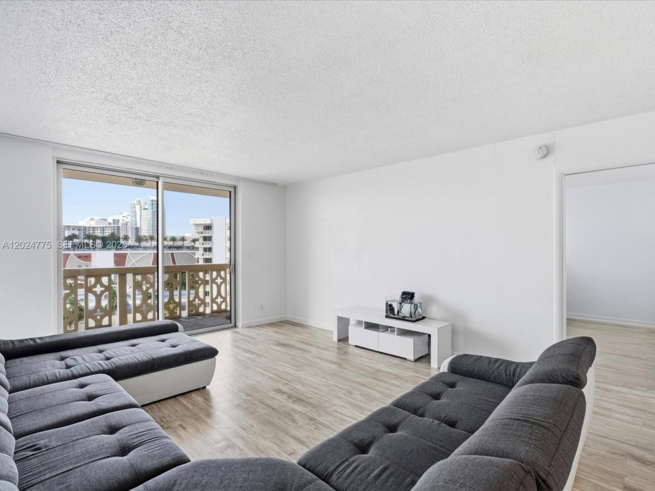 1817 S Ocean Dr , Unit 918, Hallandale Beach, FL 33009 Photo
