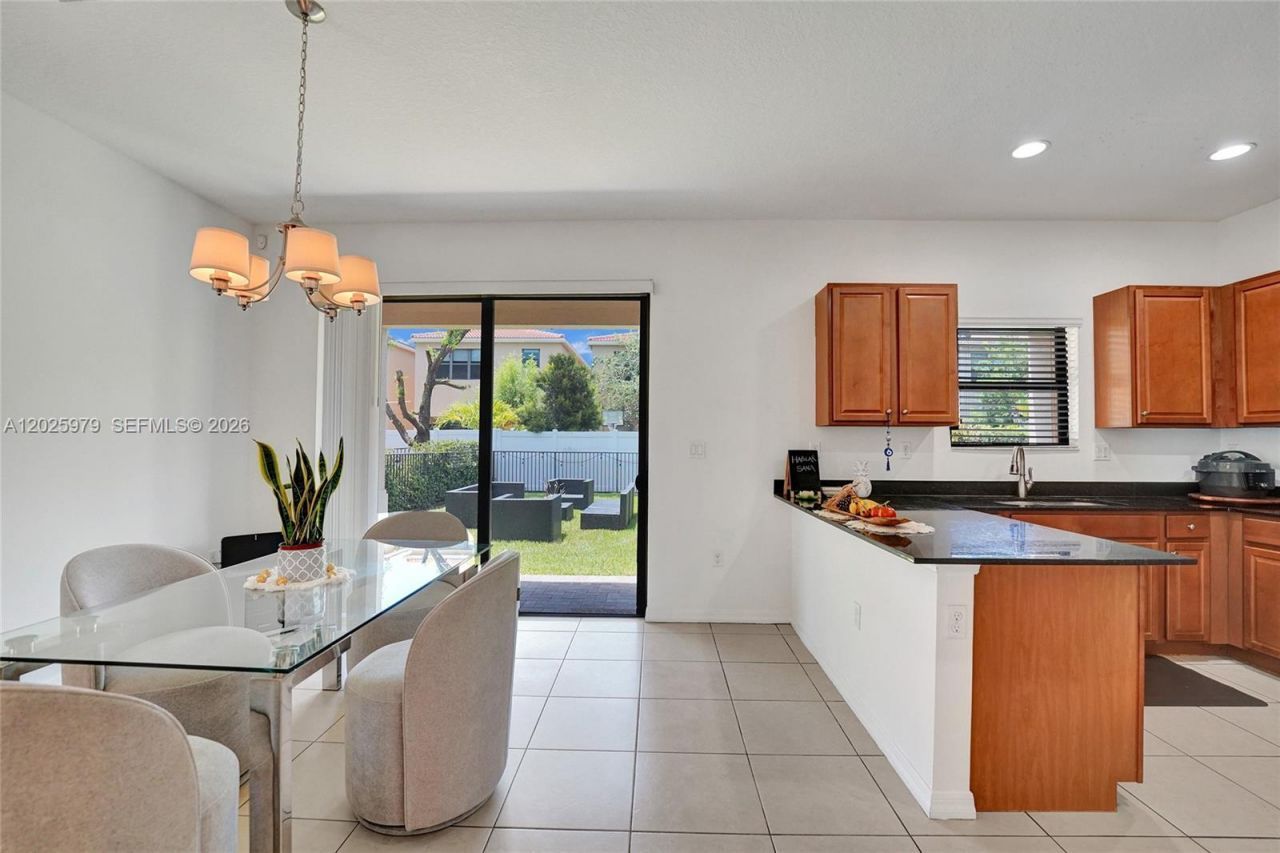 650 NE 191st Ter, Miami, FL 33179 Photo