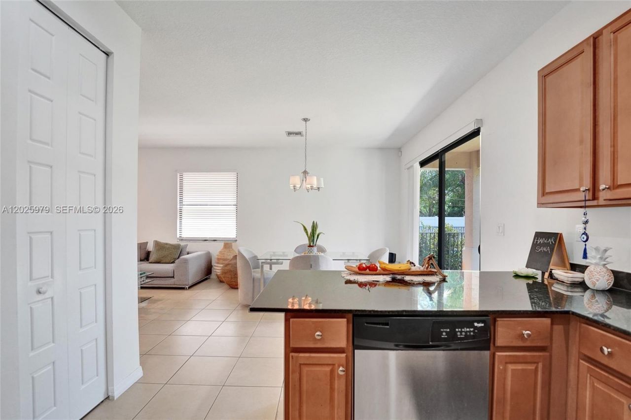 650 NE 191st Ter, Miami, FL 33179 Photo
