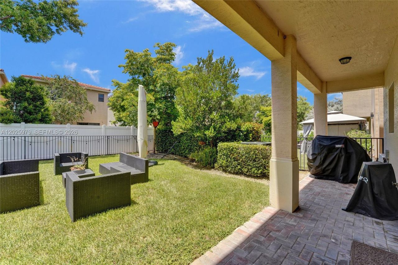 650 NE 191st Ter, Miami, FL 33179 Photo