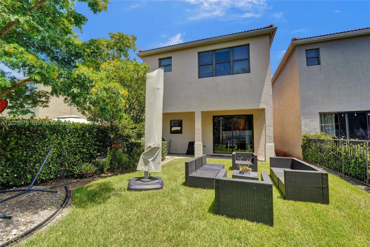 650 NE 191st Ter, Miami, FL 33179 Photo
