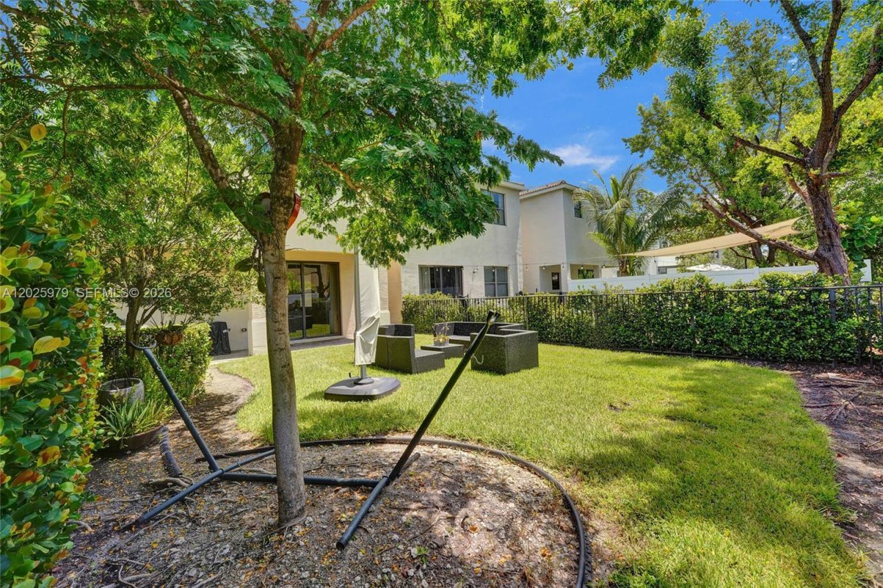 650 NE 191st Ter, Miami, FL 33179 Photo