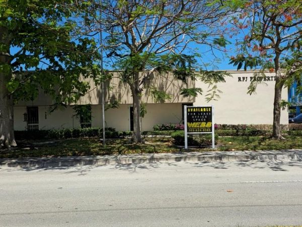 2761 N 29th Ave , Hollywood, FL 33020