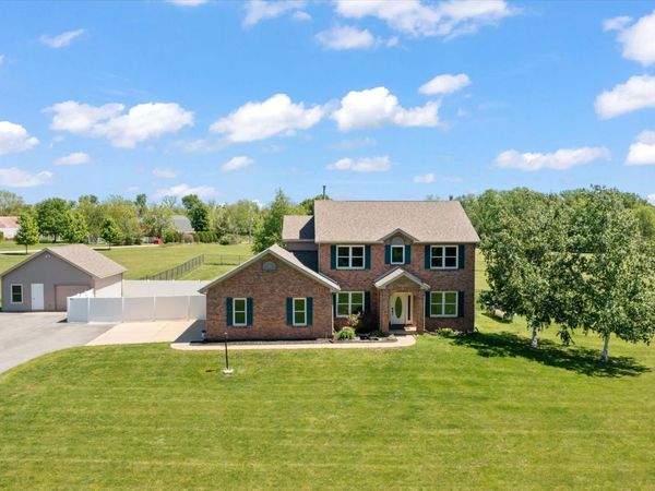 302 County Road 2650 N, Mahomet, IL 61853