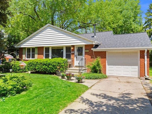 151 E BRIAR LANE, Green Bay, WI 54301
