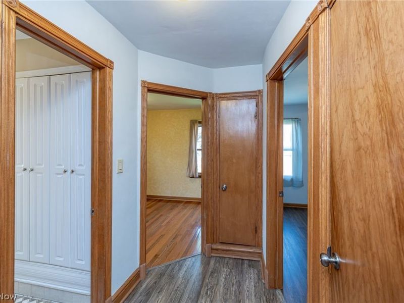 6136 N Canterbury Road , Parma, OH 44129 Photo 11