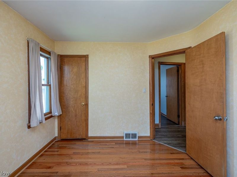 6136 N Canterbury Road , Parma, OH 44129 Photo 12