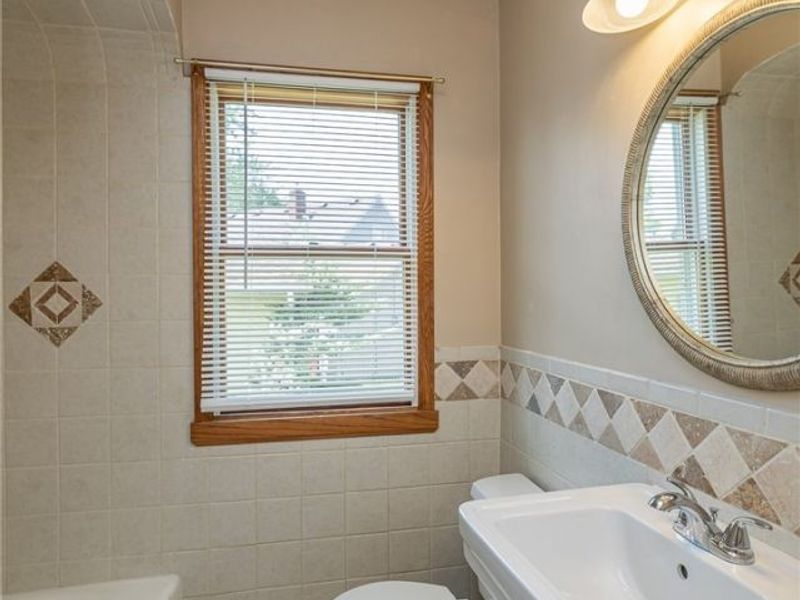 6136 N Canterbury Road , Parma, OH 44129 Photo 14