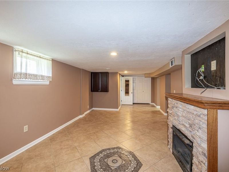 6136 N Canterbury Road , Parma, OH 44129 Photo 22
