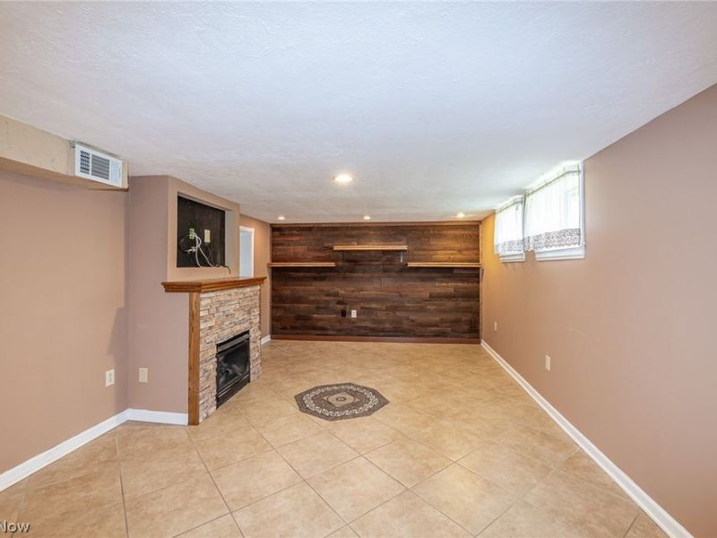 6136 N Canterbury Road , Parma, OH 44129 Photo 23