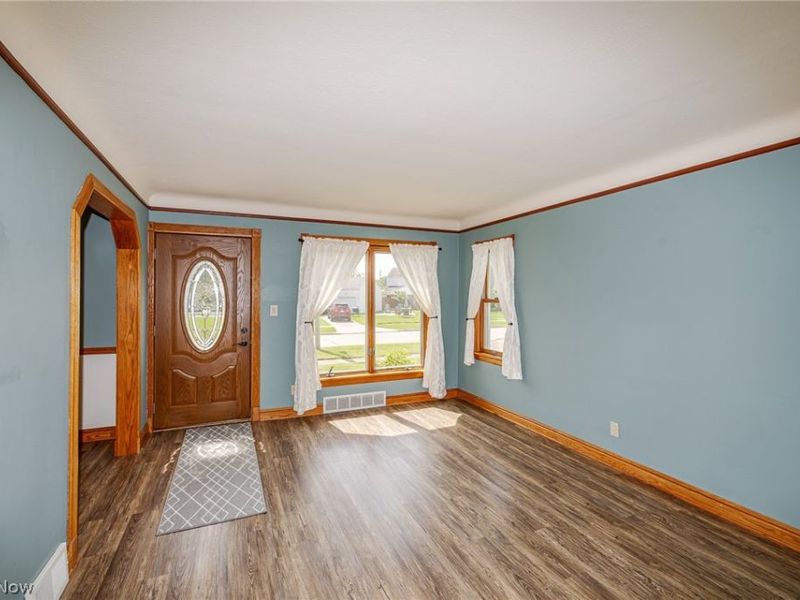 6136 N Canterbury Road , Parma, OH 44129 Photo 5