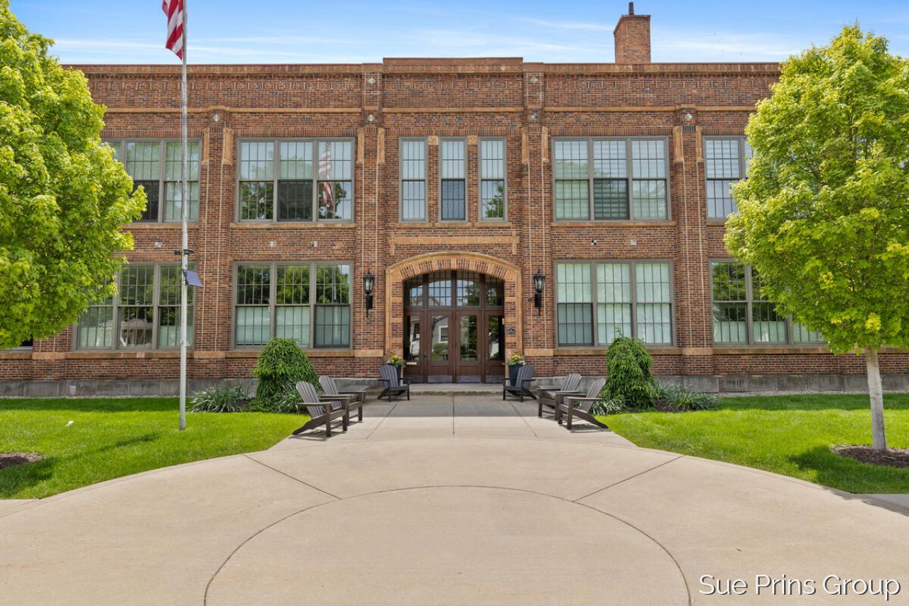 156 W 11th Street, Unit 106, Holland, MI 49423 Main Photo