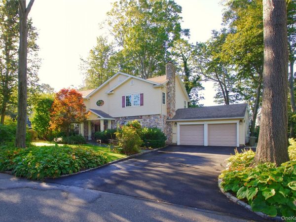 12 Avon Lane , East Hills, NY 11577