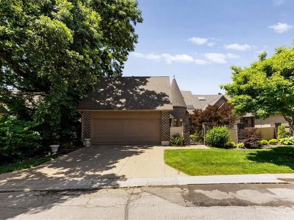 12520 Cedar Street, Leawood, KS 66209