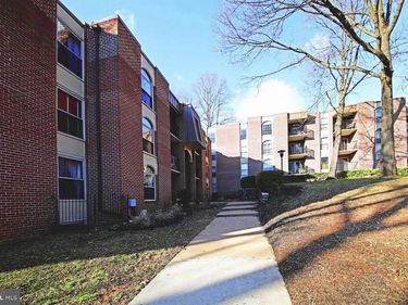 3318 WOODBURN VILLAGE DRIVE, Unit 32, ANNANDALE, VA 22003