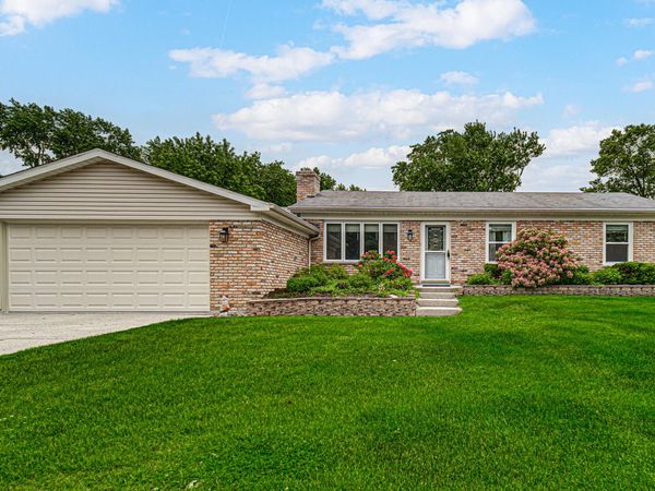 329 Dogwood Street NW , DeMotte, IN 46310