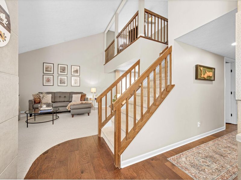 3308 Woods Mill Drive , Hilliard, OH 43026 Photo 7