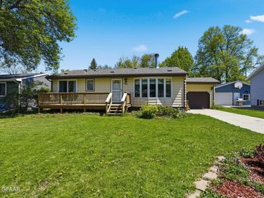 407 MERO Court SE, East Grand Forks, MN 56721
