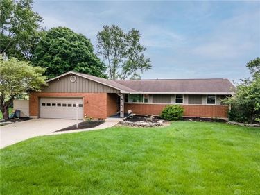 6065 Country Estates Drive, Tipp City, OH 45371