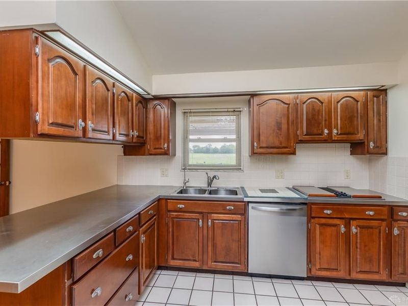6065 Country Estates Drive, Tipp City, OH 45371 Photo 15