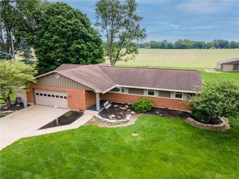 6065 Country Estates Drive, Tipp City, OH 45371 Photo 3