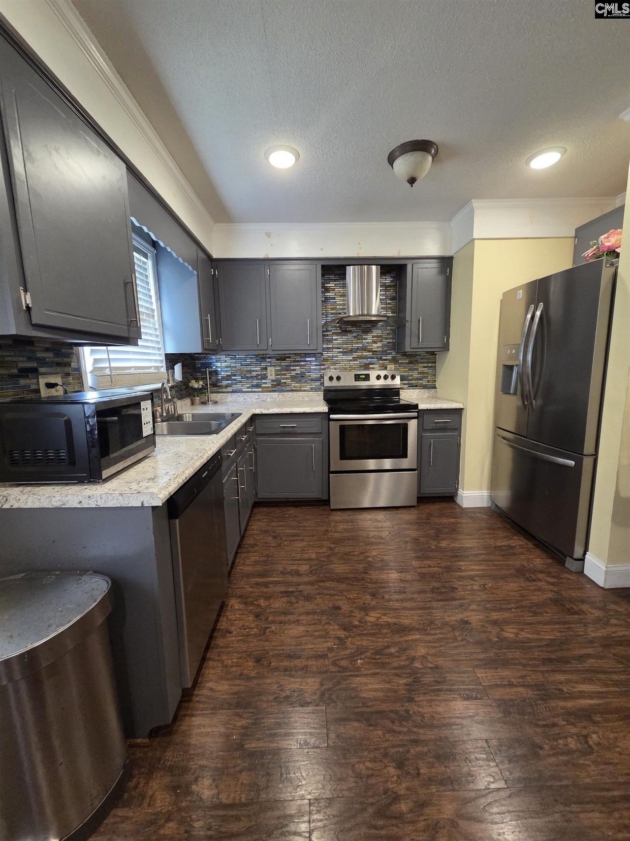 592 Medway Drive  Photo 6