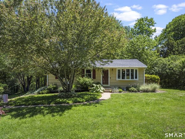 16 Pollys, Montville, CT 06382