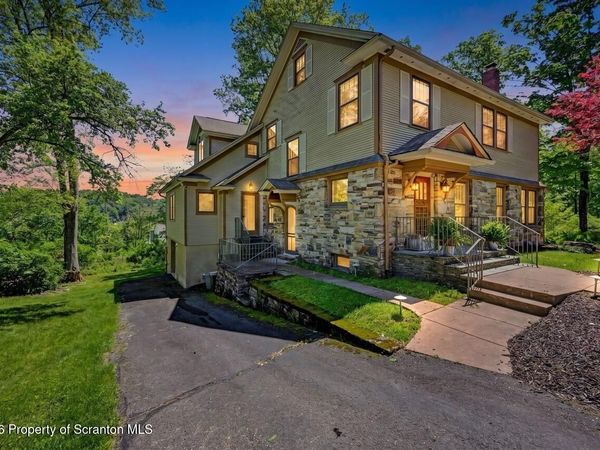100 Old Woodland Way, South Abington Twp, PA 18411