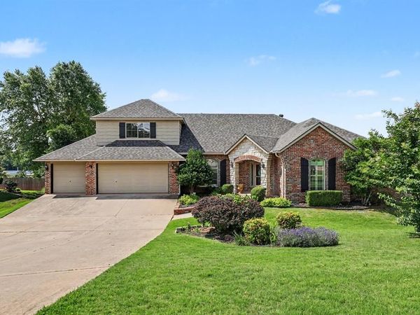 2204 Hanover Lane, Edmond, OK 73034