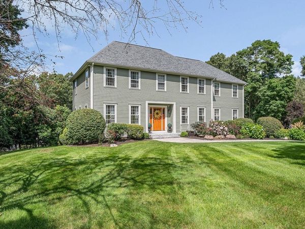 4 Nashoba Dr, Chelmsford, MA 01824
